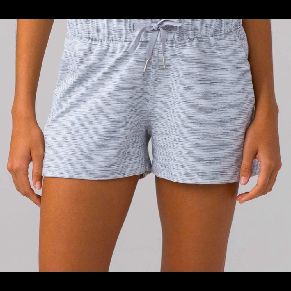 Lululemon On the Fly Short - hardly worn!